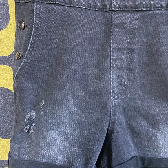 NWT Distressed Black No Boundaries Overall Shorts - Picture 3 of 7